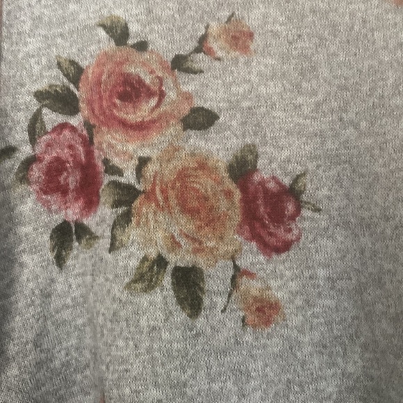 Plus size women’s shirt. - Picture 3 of 4